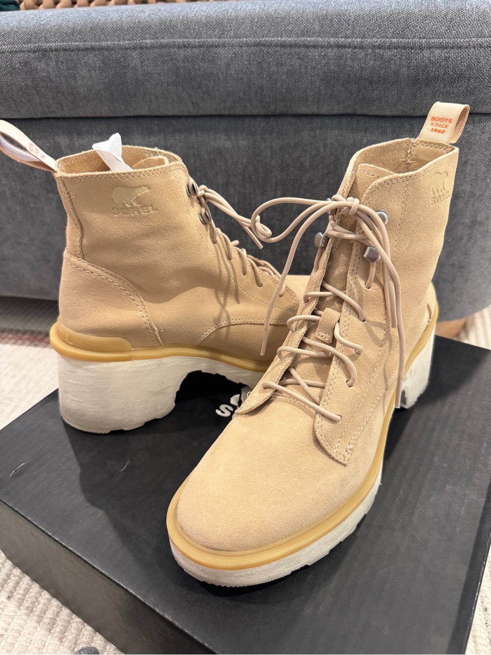 Sorel Hi-Line Heel Lace Boot – Ceramic/Chalk – sz 8 w/ Box